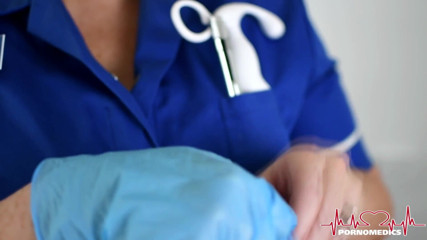 Pornomedics: 교복을 입은 간호사를 따먹는 Gyno 검사