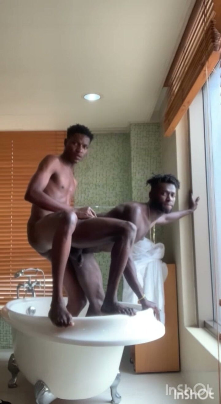 Streetboyscock: Pürüzsüz twink eat tombul erkek arkadaşın götü