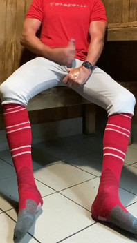 Buff Dilfjockdad87 Almost Gets Caught Jerking in the Sauna