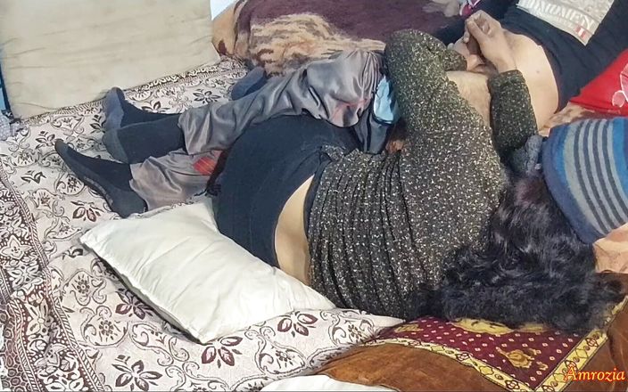 Netu: ヒンディー語の大きなうめき声で手コキした後、カメラで激しく犯されたパキスタンの女の子は激しく犯されました