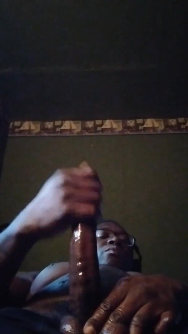 Dewon1981: Massage langer bbc mit Öl und abspritzen