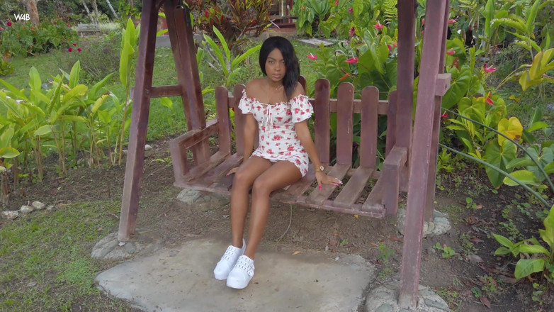 Watch4beauty: Wooden Swing