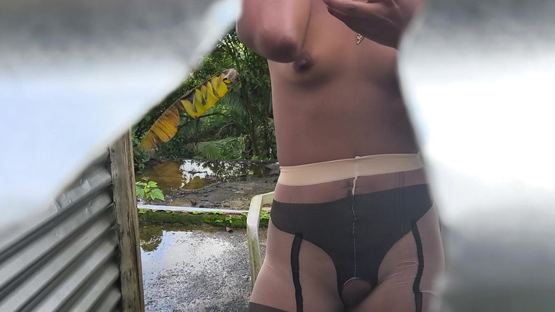 kloyesteicy: 穿过小屋里的洞