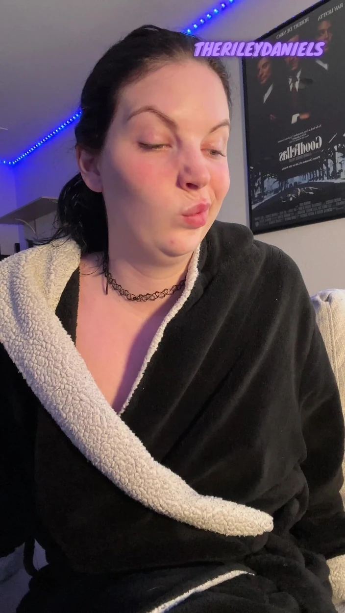 Riley Daniels: 即兴打喷嚏健身