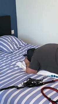French Pegging - BTS - Un abonat care a venit să fie umilit și manipulat cu strapon adânc