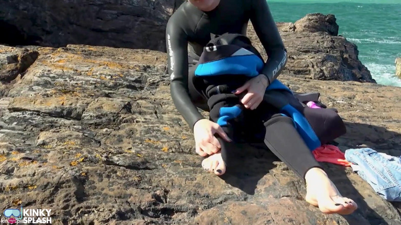 UKCuteGirl Lucy Lauren: Triple Wetsuit Fetish Cu vibrator, joc cu spermă în neopren complet