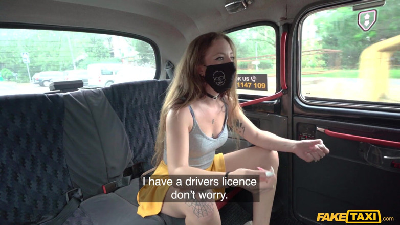 Fake Taxi: Фальшиве таксі - Venom Evil глибоко заглотує її трусики, поки її жорстко трахають
