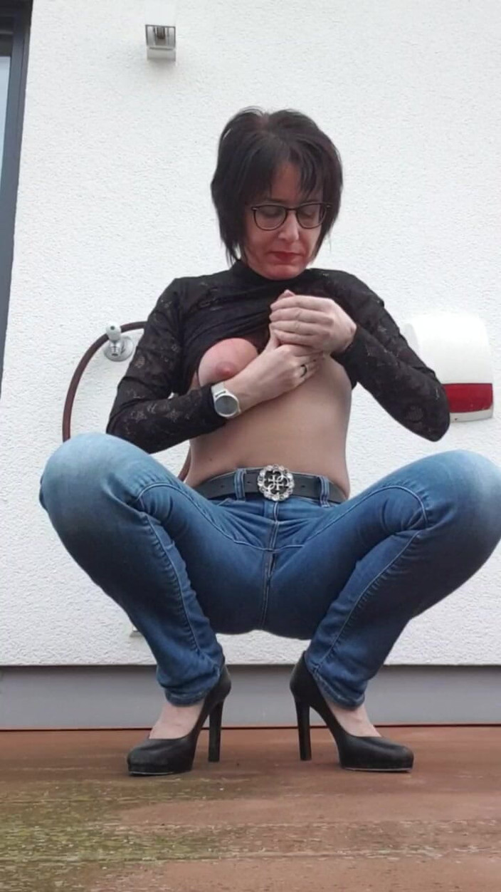 JulieEroticDress: 청바지를 입은 시오후키