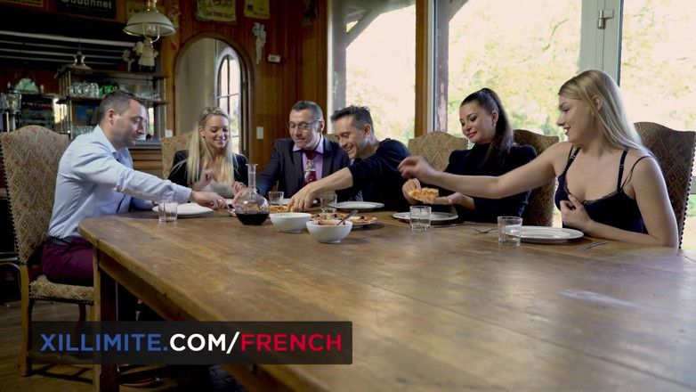 French girls at work: Team building davvero sexy