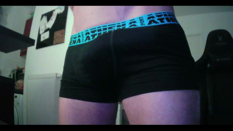 XfroskaX: Kamu suka nggak sama celana dalamku atau apa yang ada...