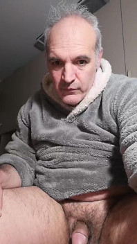 ¡Espectáculo online del 10 de febrero por la noche con un disparo de semen en la cara!