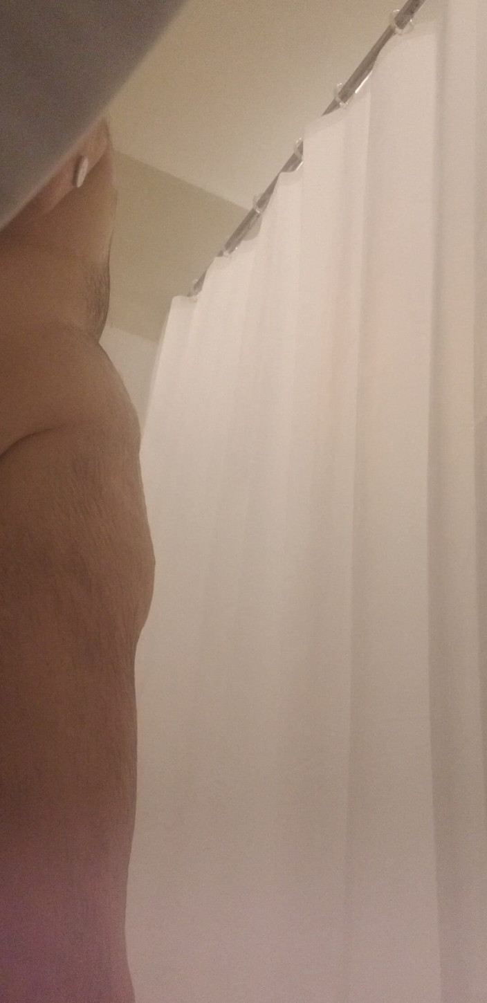 Caressonnous: Fortfarande i duschen 4K