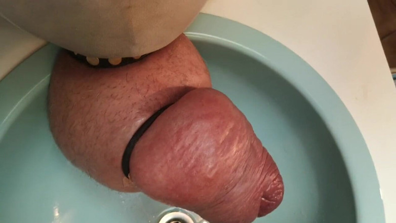 Monster_Meat_: Monster pissar är som en fontein