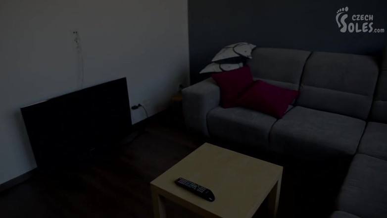 Czech Soles - foot fetish content: Beroende av hennes nylonfötter