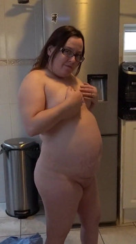 enfermeira tirando a roupa sem calcinha