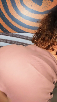 Excitată cu jucăria ei preferată - joc cu vibrator amator latino