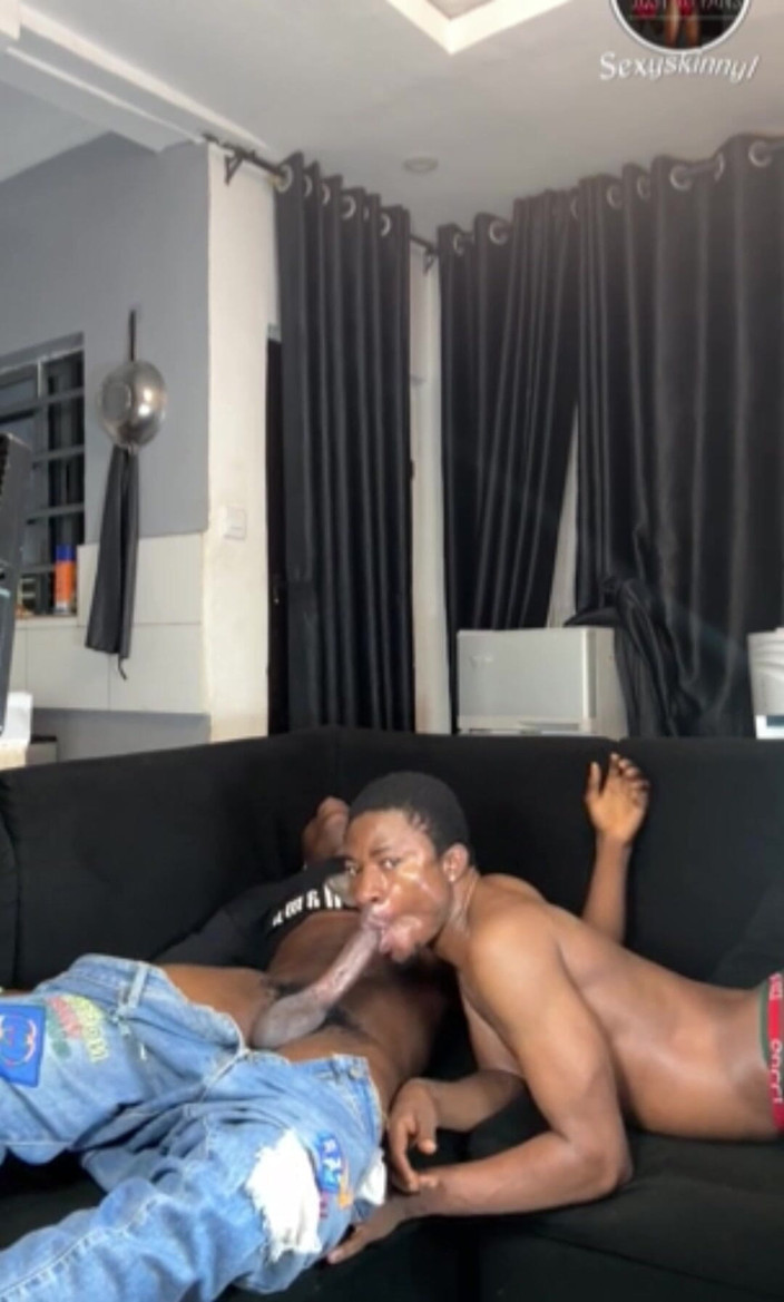 Sexy skinny: 隣人のストレートにフェラチオしてイッた