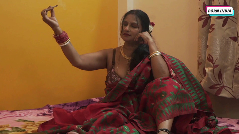 Porn India Studio: 淫荡德西阿姨想要操