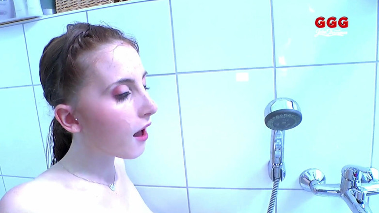 GGG John Thompson Studio: Ggg - Little Slut Swallows a Lot of Piss From Several...