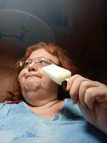 BBW nurse Vicki adventures with friends: Makan popsicle garis sejuk ais