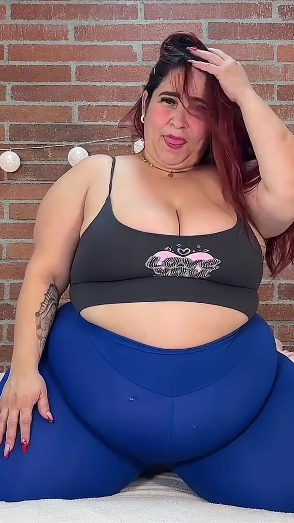LolaPop_BBW_Pear: Grande gordinha agarra suas curvas e corpo - provocação grossa nos...