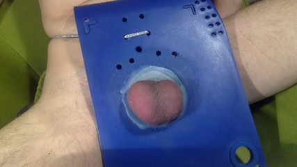 Ballspanking: Kefir in ballbusting