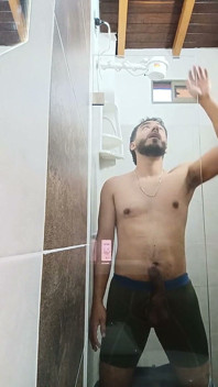 Banyoda çok ateşli mastürbasyon