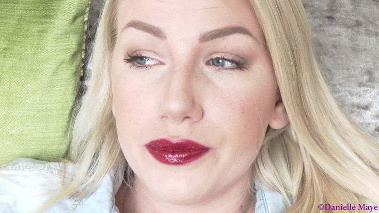 Danielle Maye: Lipstick Yawn