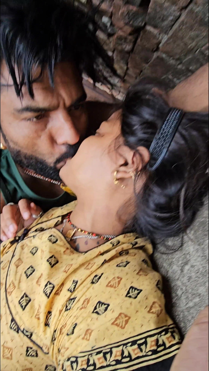 Aalox: Indian New Desi Hot Village Girl Sex in Home
