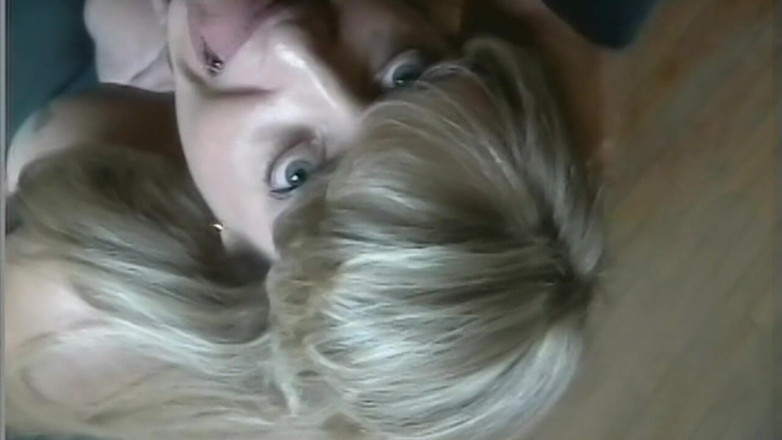 Bangora sluts: Förförisk blond milf remsor och fingrar till explosiv orgasm