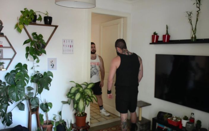 The bearded master: Hela videon. Håriga Doms brottning. Masc Hot Sweaty Action.
