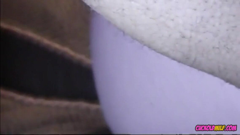 Cuckold MILF: MILF cuckold - MILF cuckold kita semua tentang permainan cuckold. Kawan-kawan...