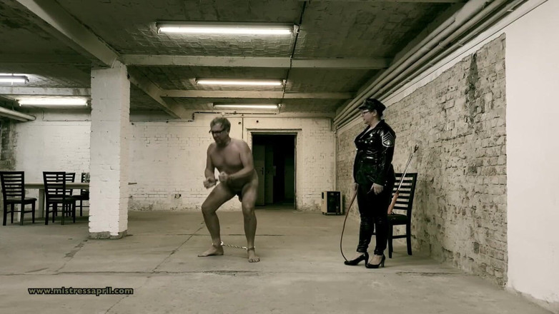 Mistress April: Dominatrix sahibe April - hücre 45, bahçe egzersizi
