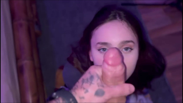 Joyliii: Joyliii Bläst Für Das Sperma