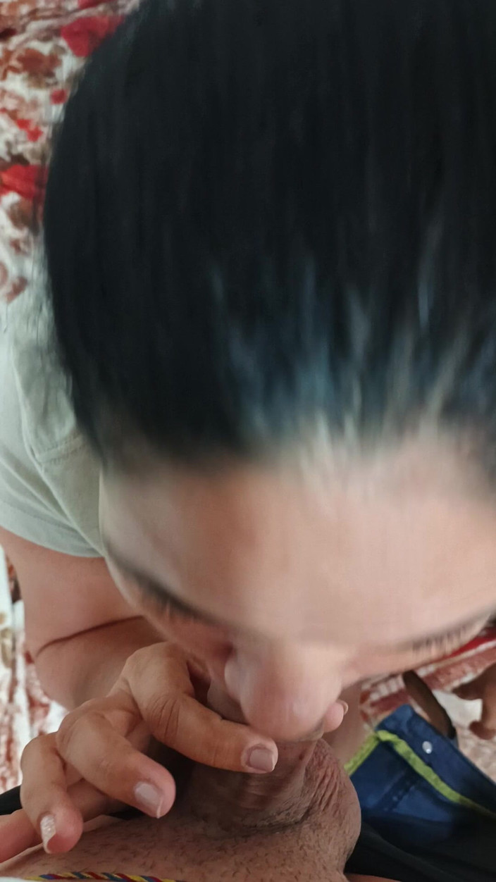 Valkyrieandluigy: Menina bonita chupando garganta profunda