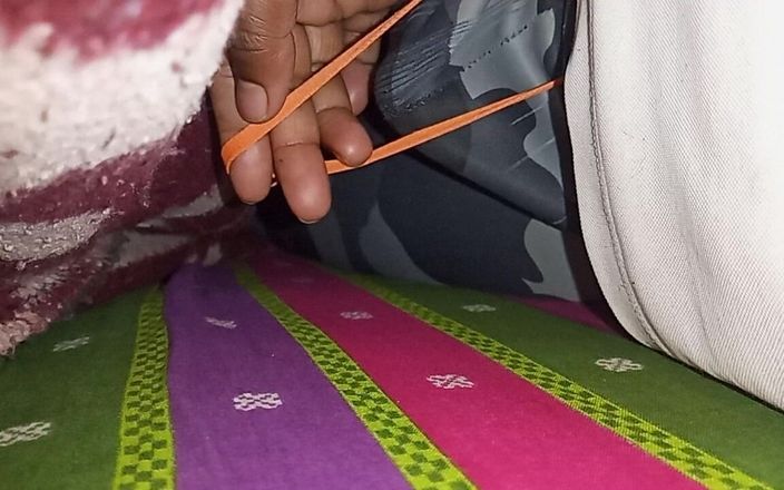 Sweet Indian cock: 私はバビのスカートとブラウスを脱がせて、彼女とセックスしました