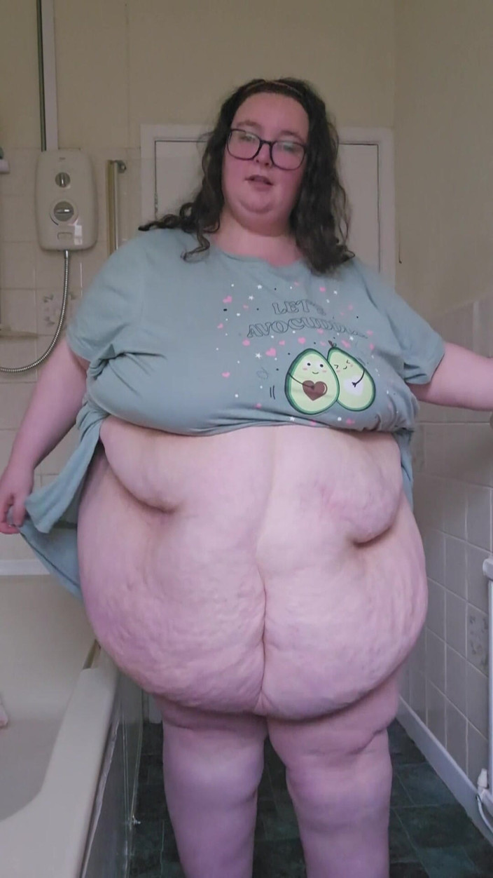 SSBBWLadyBrads: 女神のバスルームの腹遊び