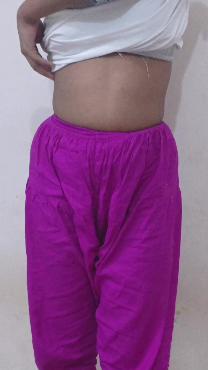 Best Couple Bd: Очень горячая сексуальная молодая девушка с молодой киской