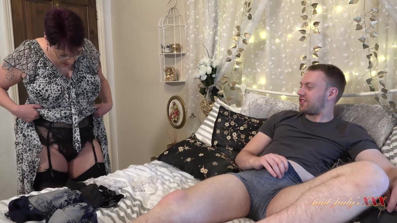 Aunt Judy's XXX: AuntJudysXXX - Busty Mature Landlady Layla Bird lets her Tenant pay...