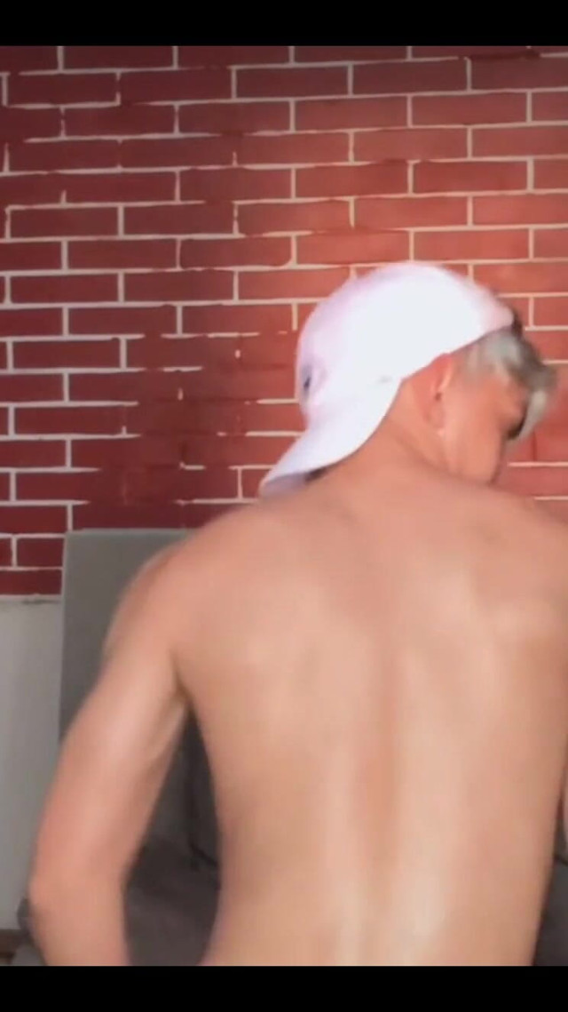When I Dance I Get Horny (Kevin Ethan)