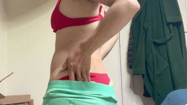 sweethanajapanese: 年轻日本女孩hana性感地脱衣服然后操脏阴户