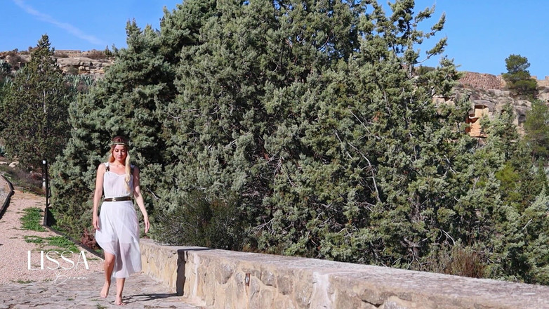 Lissa Brown: La tua dea si masturba all'aperto