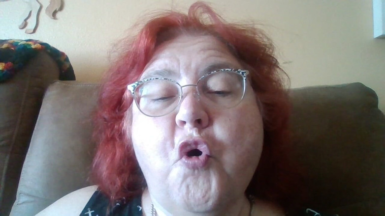 BBW nurse Vicki adventures with friends: 키스하는 소리를 내고 내가 하는 걸 볼 수 있는 영상 요청 비디오