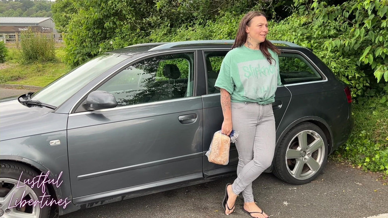 Lustful Libertines: Parking, Désespoir De Pipi Public - Omorashi