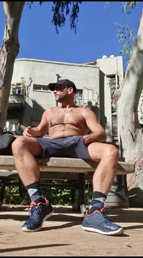 Zack f: Мужик ударил свой хуй в публичном парке Sunny Day