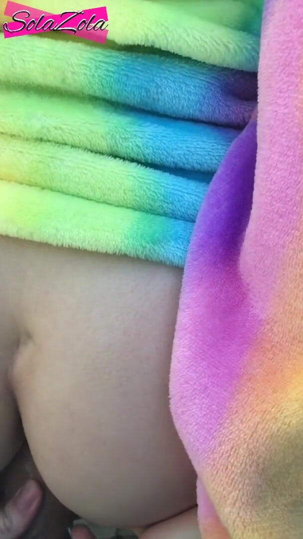 SolaZola: Unicornio cachondo se la follan