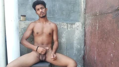 भारतीय देसी आदमी कामुक हैण्डजॉब वीर्य स्खलन और अकेले छत पर बड़े लंड से मास्टरबेटिंग