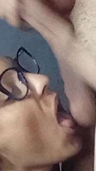 18 Minuti Spesi a Succhiare Il Cazzo Di Mio Marito