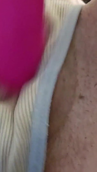 Pembe oyuncak sokma ve amcık orgazmı