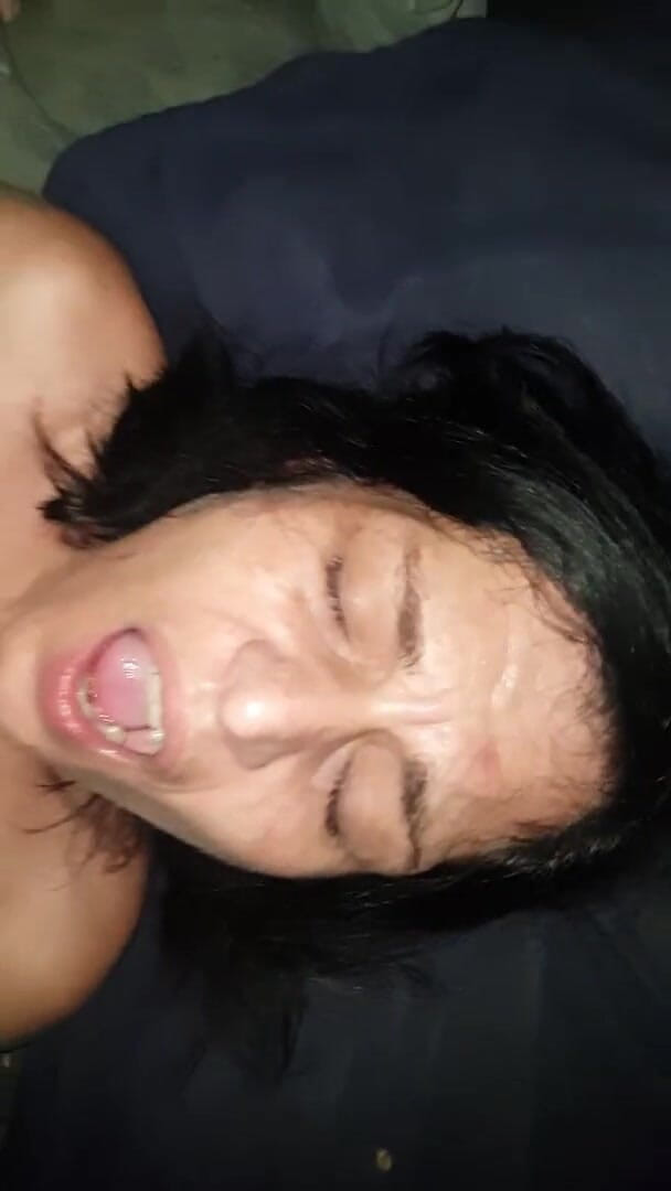 Den Yolla: เธอระบายน้ำว่าให้หมดทั้งสองลูก